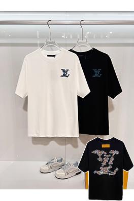 ルイヴィトン LV カラフルな雲の刺繍と背面に文字ロゴがあしらわれた半袖Tシャツ