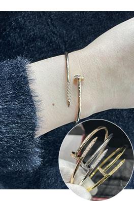 カルティエ 7つのダイヤモンドがあしらわれた中空チューブネイルブレスレット