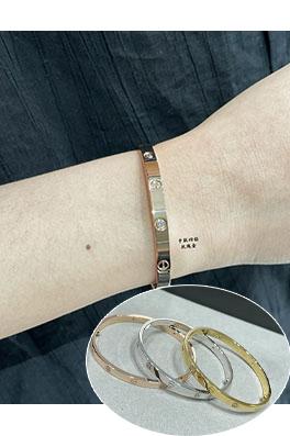 カルティエコピー 中国版の4ダイヤモンド LOVEブレスレット