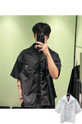 プラダ 三角形のメタルロゴ入り半袖シャツ