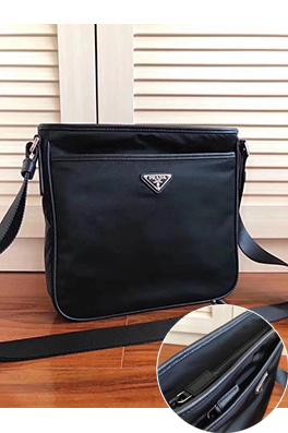 プラダ ナイロン製クロスボディバッグ