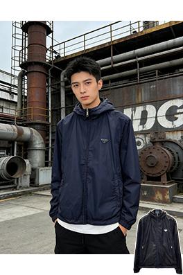 プラダ エナメルの三角形ロゴ入りリバーシブルフード付きジャケット