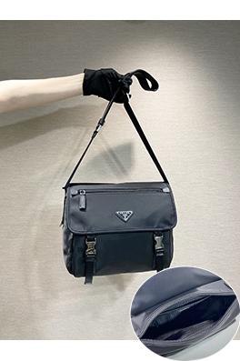 プラダ 新しいメッセンジャーバッグ