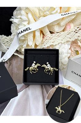 シャネル 乗馬のエナメルイヤリング