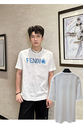 フェンディスーパーコピー Fendi 刺繍入り手描きロゴ半袖Tシャツ