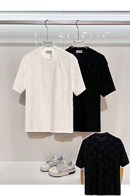 ロエベコピー フルカバープリントのモノグラムロゴ半袖Tシャツ