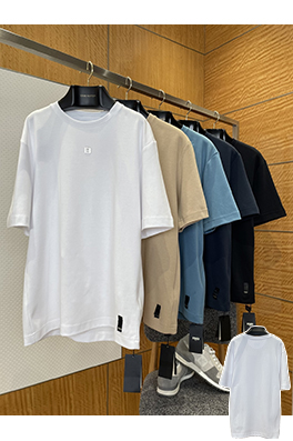 フェンディ メタルロゴ ミニマリスト 半袖Tシャツ