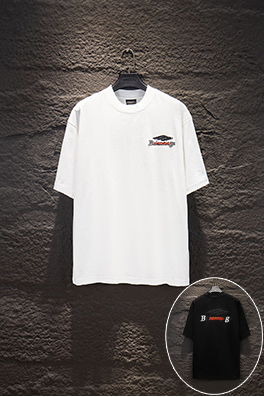 バレンシアガ Balenciaga ヘビーデューティーなダメージと破れをした中空の刺繍の半袖Tシャツ