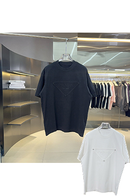 プラダ PRADAト刺繍とスタッズをしたデザインリーズの半袖Tシャツ