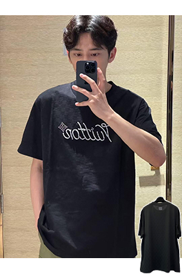 ルイヴィトンブランドスーパーコピー クラシックなチェッカーボードロゴディテールの半袖Tシャツ