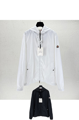 モンクレールコピー レタープリントのフード付きサンプロテクションジャケット