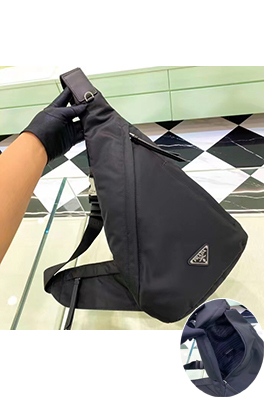 プラダ 人気の新作バックパック