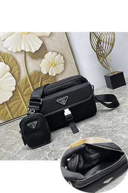 プラダ 新しいメッセンジャーバッグ