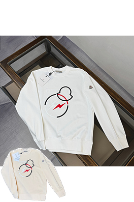 モンクレール 胸元に大きなロゴ入りクルーネックのスウェットシャツ