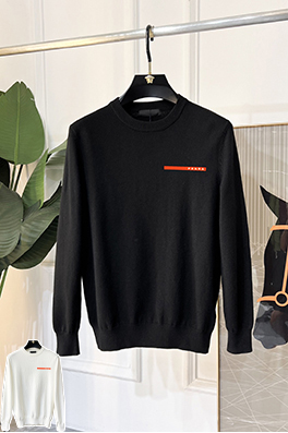 プラダ 新モデルロゴ入りクルーネックセーター