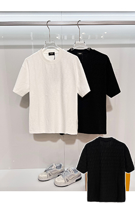 フェンディ 全面にモノグラム柄のダブルFジャカードロゴがあしらわれた半袖Tシャツ