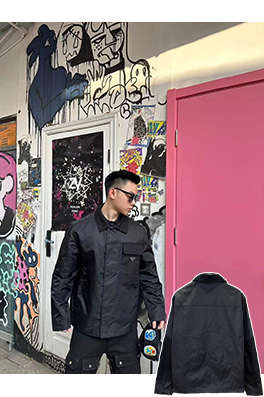 プラダスーパーコピー メタルトライアングルロゴ入りラペルワークジャケット