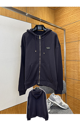 ルイヴィトン ゴールドの刻印入りレザーラベル付きジップアップフード付きスウェットジャケット