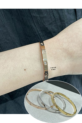 カルティエコピー 中国版の4ダイヤモンド LOVEブレスレット
