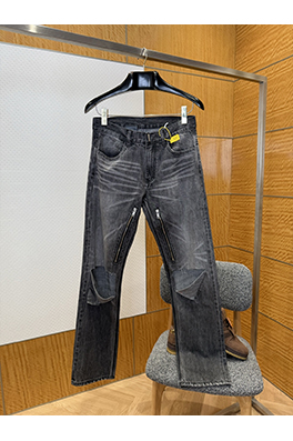 ジバンシイスーパーコピー ダメージのジッパー付きジーンズ