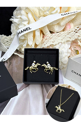シャネル 乗馬のエナメルイヤリング