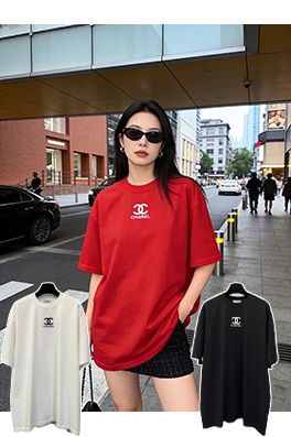 シャネル Chanel クラシックなロゴ入り、ダメージをした厚のラバープリントの半袖Tシャツ