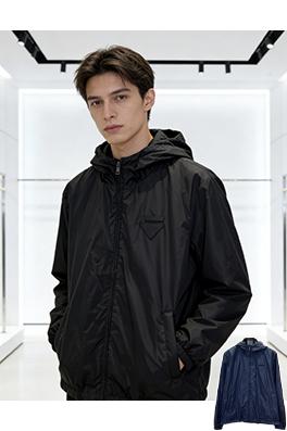 プラダ 布製パッチ付き三角形ロゴ入りフード付きジャケット