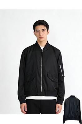 プラダ 袖ポケット付きトライアングルロゴ入りベースボールカラージャケット