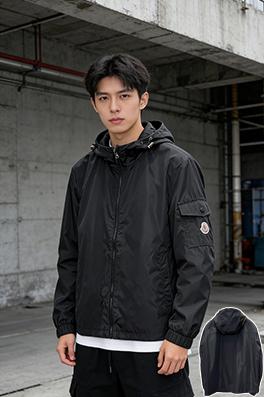 モンクレールブランドスーパーコピー 袖にパッチが付いた軽量で機能なフード付きジャケット