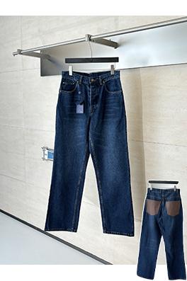 ルイヴィトンブランドコピー モノグラム柄とパネルポケットが特徴のレザーパッチワークジーンズ