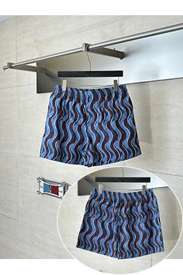 グッチ 波状のGGモノグラムプリントのカジュアルショーツ