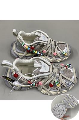 バレンシアガ 3XL Extreme Lace スタイリッシュな卵殻色のスニーカー