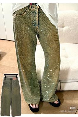 アクネストゥディオズ 巳年の限定ダイヤモンド入りジーンズ