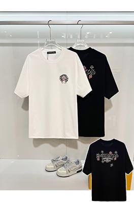 クロムハーツブランドコピー 前面と背面に蹄跡クロスサンスクリット刺繍文字ロゴ半袖Tシャツ