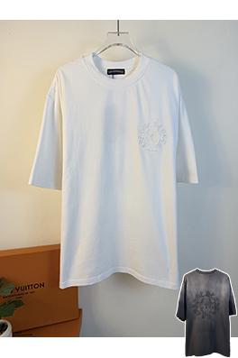 クロムハーツコピー 新モデル前面と背面に万ステッチのベルリンドアップリケ刺繍をした半袖Tシャツ