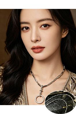 クロムハーツブランドコピー ヴィンテージシルバーの円形クロスペンダントネックレス