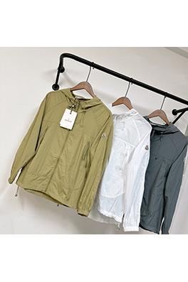 モンクレールコピー 新モデルファッションフード付きの軽量で通気にれた日焼け防止服