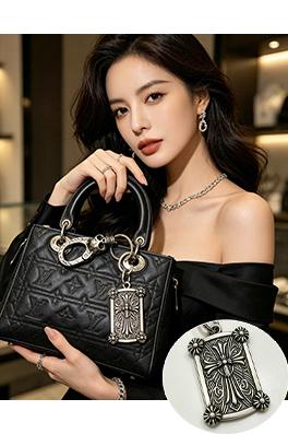 クロムハーツスーパーコピー クラシックなクロス柄のキーホルダー