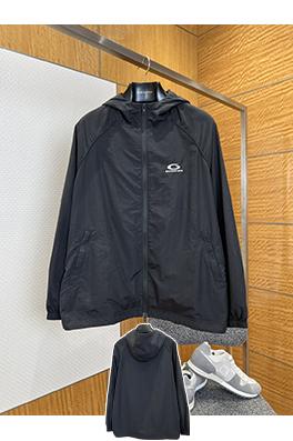 バレンシアガブランドコピー BALENCIAGA 刺繍ロゴ入りフード付き防風ジャケット