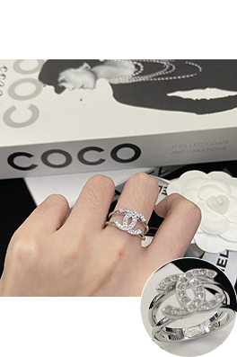 シャネルコピー 全面ダイヤモンドのダブルCシルバ二重層リング