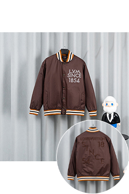 ルイヴィトンスーパーコピー ランウェイ重の厚な刺繍入りコート