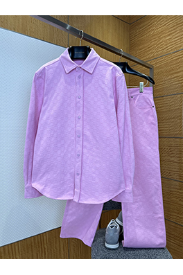 グッチ 全面プリントのジャカード織り長袖襟付きシャツとパンツのスーツ