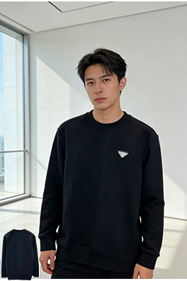 プラダコピー 三角形のロゴ入りクルーネックのスウェットシャツ