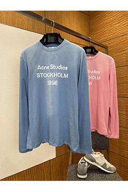 アクネストゥディオズスーパーコピー Acne Studios STOCKHOLM 1996 ダメージプリントのクルーネック長袖シャツ