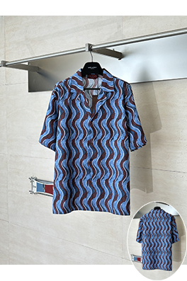 グッチブランドスーパーコピー 波状のGGモノグラムプリントが全体にあしらわれた半袖シャツ