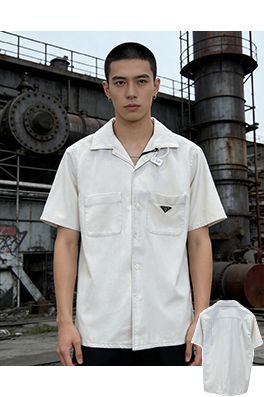 プラダコピー メタルロゴ入りダブルポケット半袖シャツ