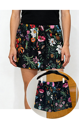 グッチスーパーコピー 花柄と昆虫柄のドローストリングショーツ