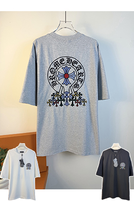 クロムハーツ 前面と背面に万ステッチのベルリンドアップリケ刺繍をした半袖Tシャツ