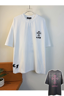 クロムハーツ 前面と背面に万ステッチのベルリンドアップリケ刺繍をした半袖Tシャツ