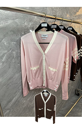 トムブラウン クラシックの4本ストライプニットVネックポケットカーディガン